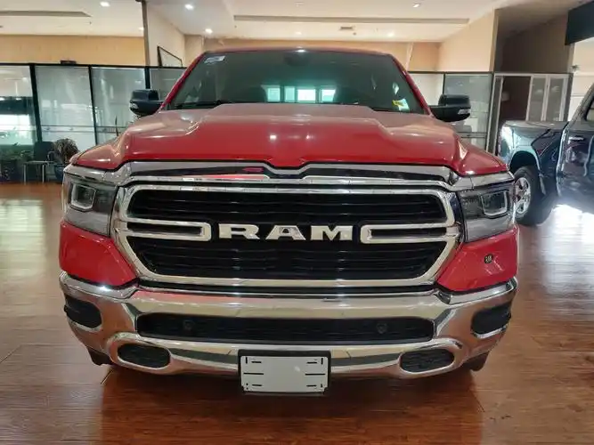 2020款道奇公羊皮卡对比福特f150猛禽