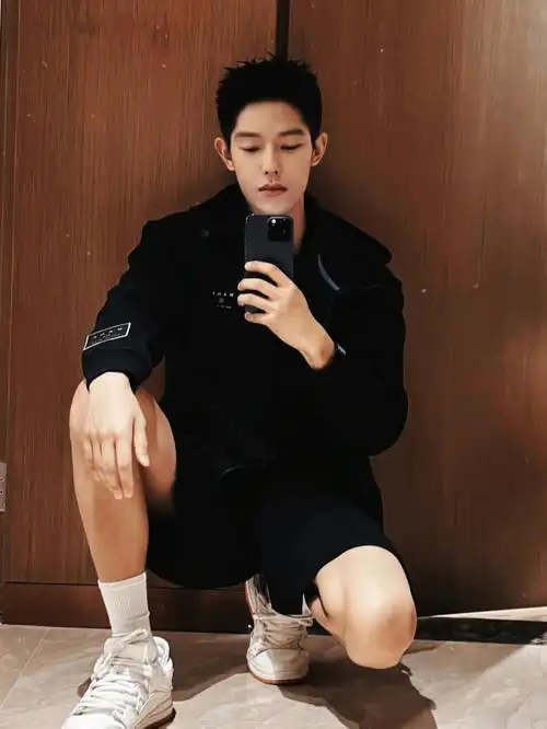 那木汗吸引到我了/王锵帅气