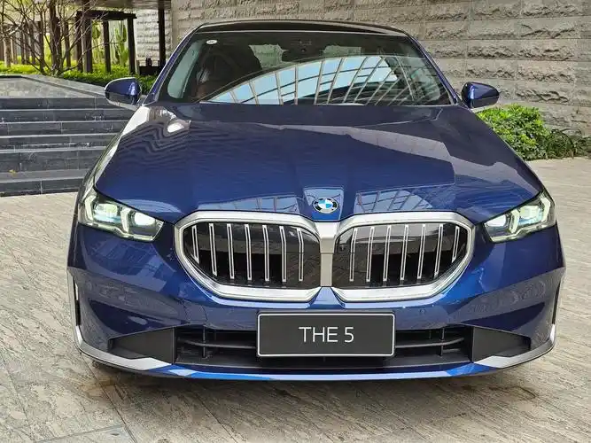 全新宝马5系体验:i5 m60最惊艳,燃油5系最沉稳,i5长轴最用心