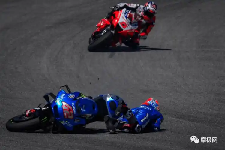 motogp意大利站quatararo夺冠马奎斯摔车