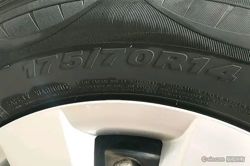 现代瑞纳左前轮胎尺寸