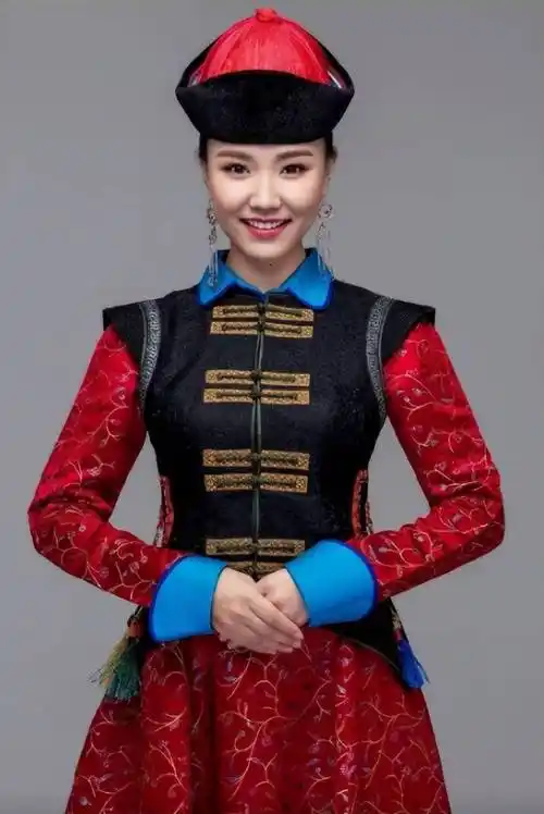 吉祥三宝一家乌日娜久久走不出丧夫之痛诺尔曼已为人母