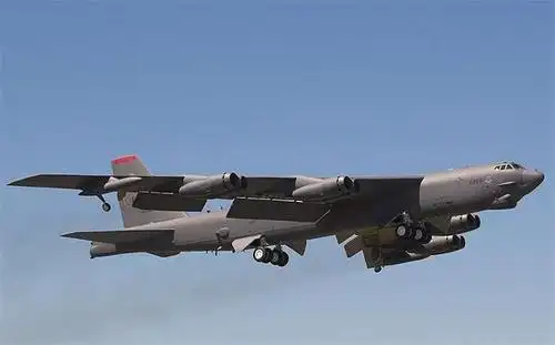 b52战略轰炸机