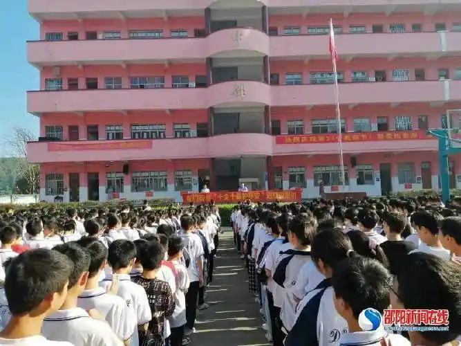 邵阳新闻在线讯(通讯员 刘新军 黄伟锋)9月24日上午,隆回东兴中学开展