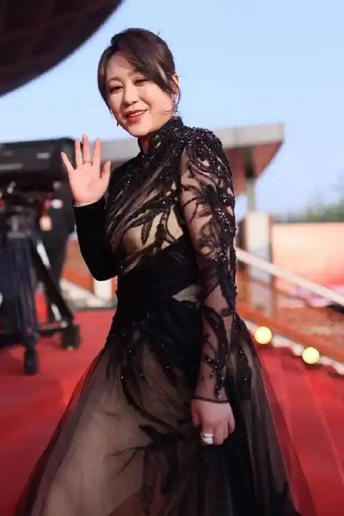 喜剧人?这是马丽最简单的标签,其实她早已走上女演员另一条大路