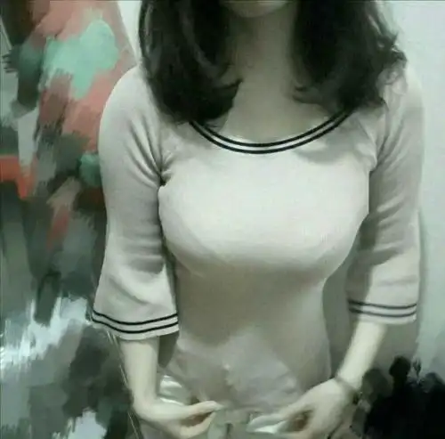 昨天买内衣,一直以为自己穿75c的,结果内衣导购员现场量胸围,发现自己