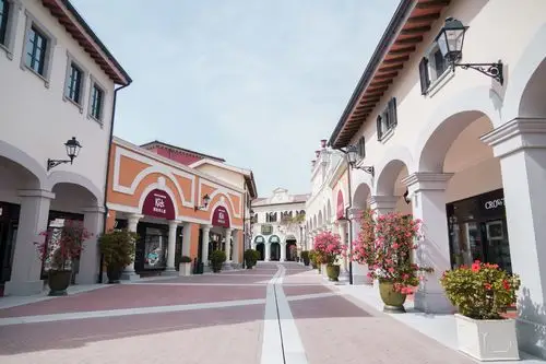 而且,酒店和佛罗伦萨小镇还时不时联合举行活动,我住店期间,就有酒店