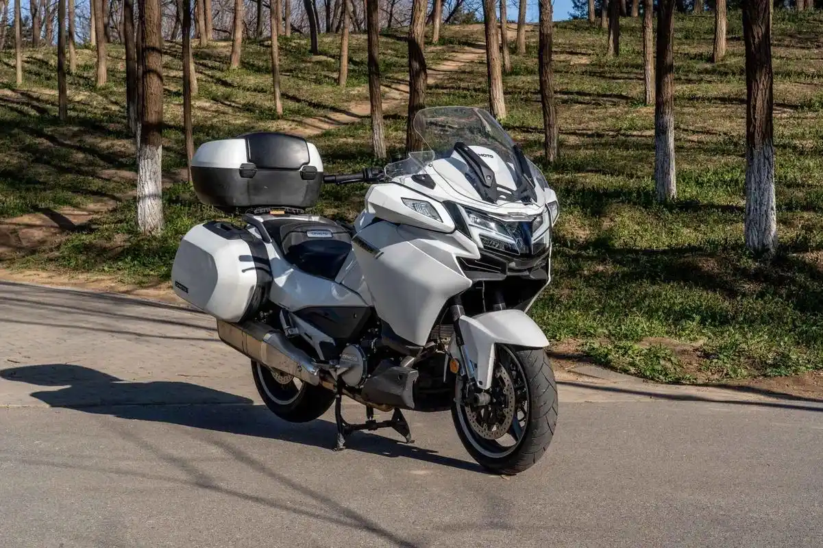 中国品牌旗舰公升级gt休旅车,首款国产公升级警用摩托车,国宾队御用