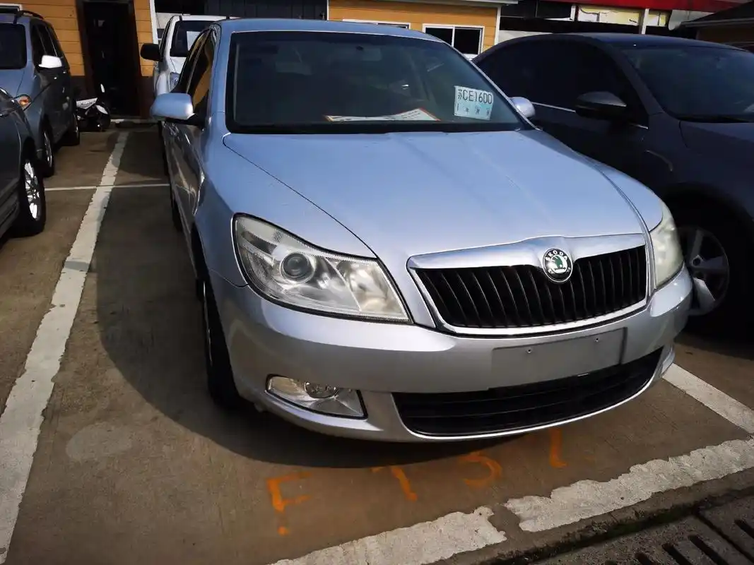 新到10年斯柯达明锐,手动1.6黄金排量,全车一个面划痕补漆 - 抖音