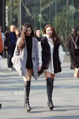 走在成都街头的时尚达人们到底是怎样成为一道独特的风景线