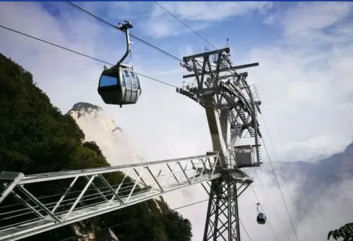 华山北峰三特索道给大家拜年啦!