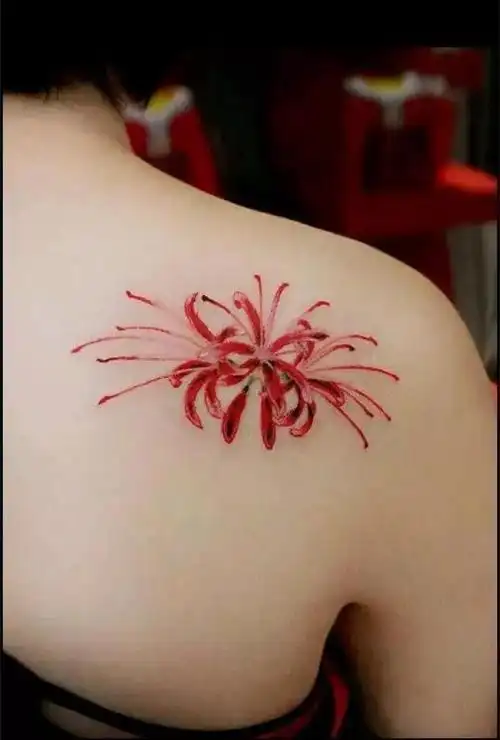 肩胛骨彼岸花纹身图案