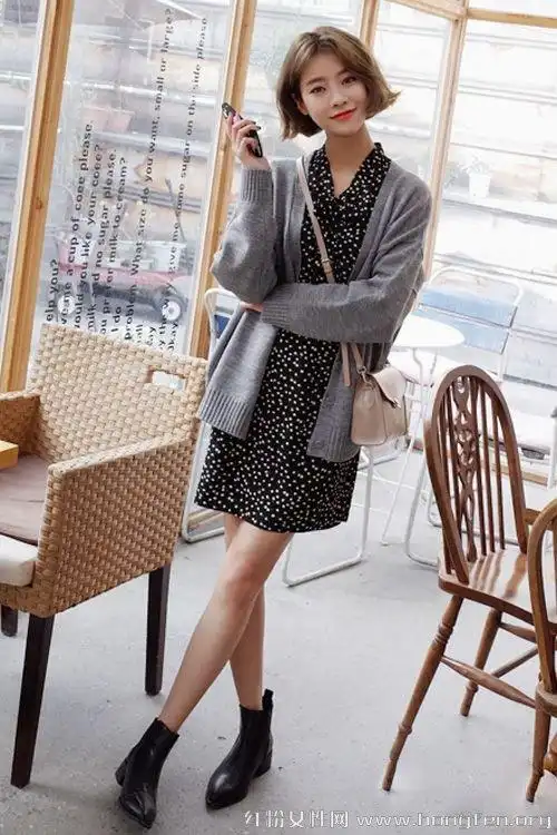 针织开衫怎么搭配针织开衫配连衣裙清新文艺
