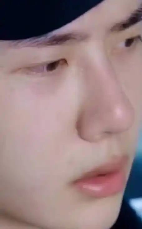 怼脸素颜照,这皮肤真好#王一博#颜极c的微博视频