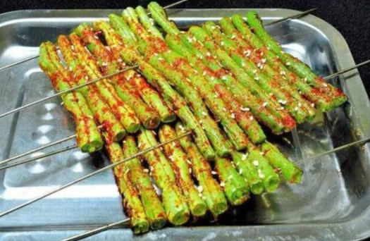 灵签占卜:吃烧烤你最离不开下面哪一种青菜?测你是否薄情寡义?