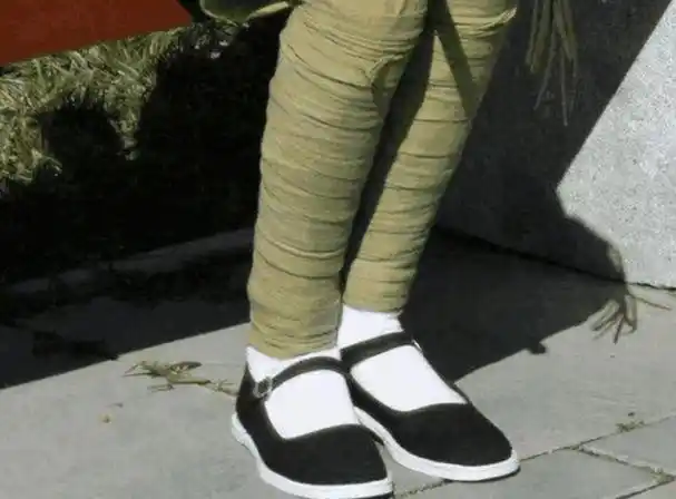 为什么过去军人打绑腿,现在不打了?