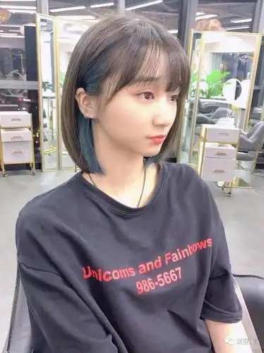 2020年夏日最火的"挂耳染"