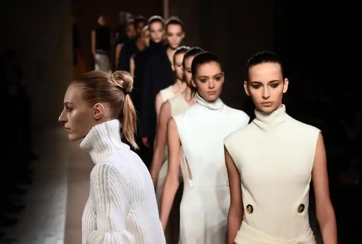 victoria beckham to provide finale to 2015 singapore fashion