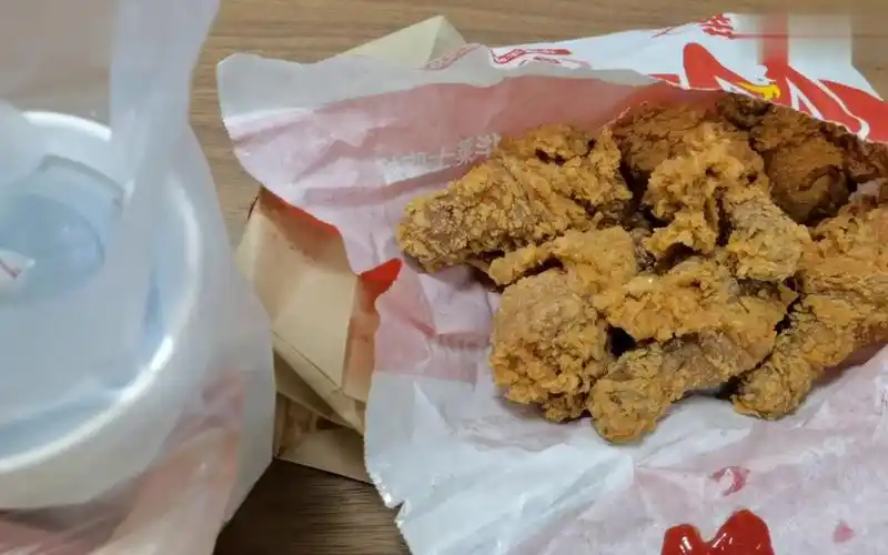 顶天立地试吃外卖48元华莱士香酥大鸡腿,实现炸鸡腿自由,真香