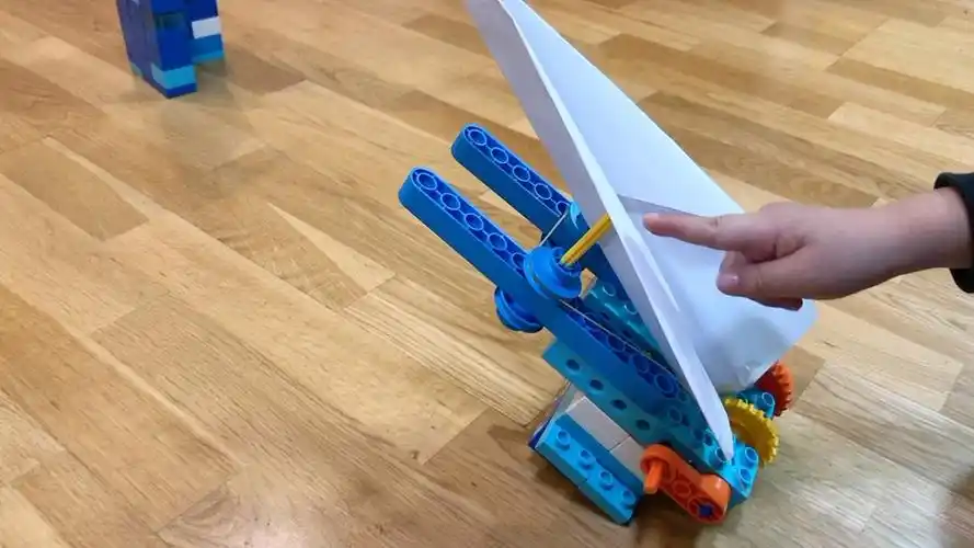 粽子哥哥搭建之纸飞机发射器