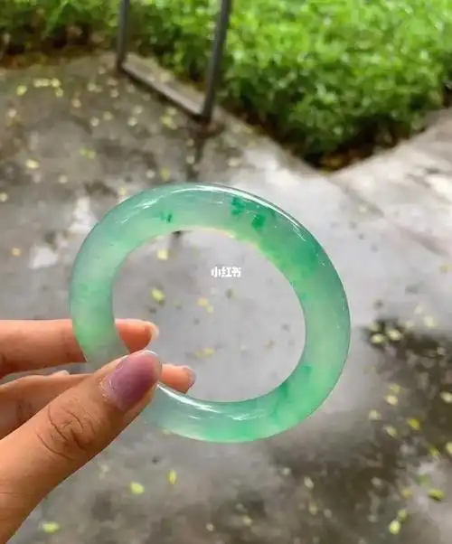 便宜放漏出高冰阳绿金丝绿翡翠手镯