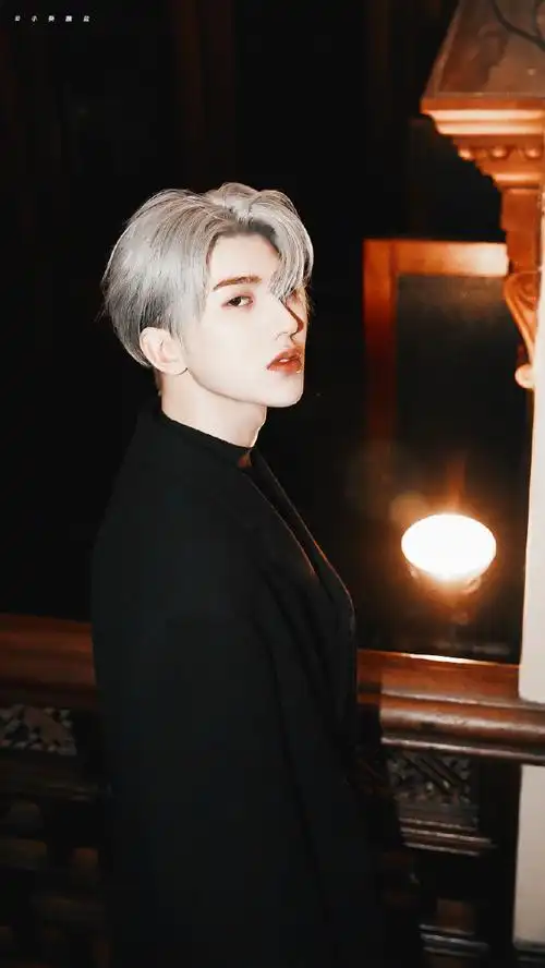 蔡徐坤银发##蔡徐坤银发梦回大厂