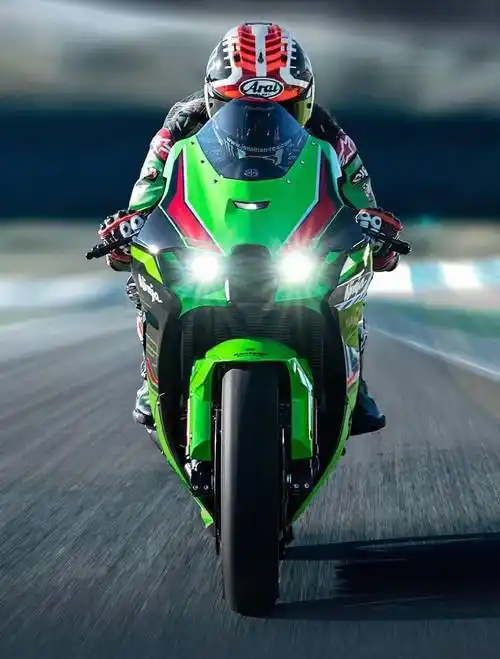 23款川崎ninja zx-10r上市,离rr上市也不远了