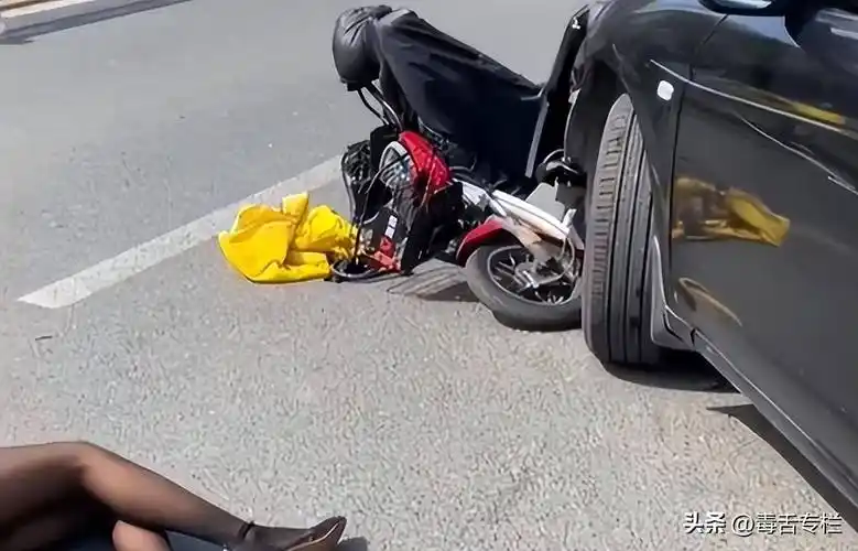 在大脑的高速运转之下,小美心生一计,她暗中露出一个奸诈的微笑,然后