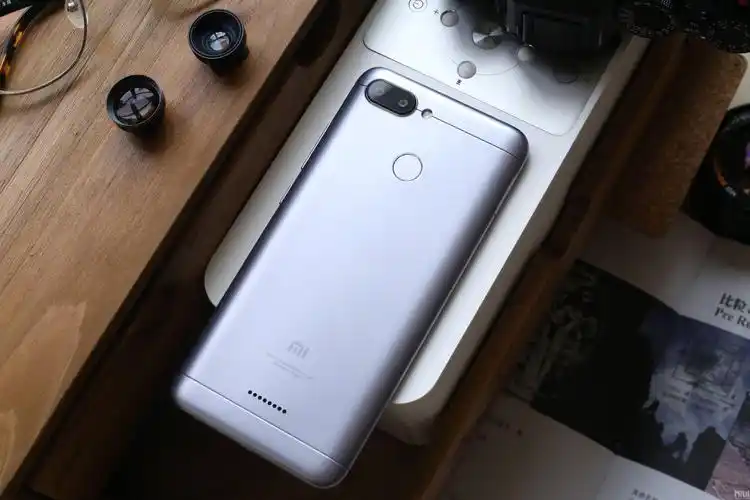 红米6# 铂银灰配色