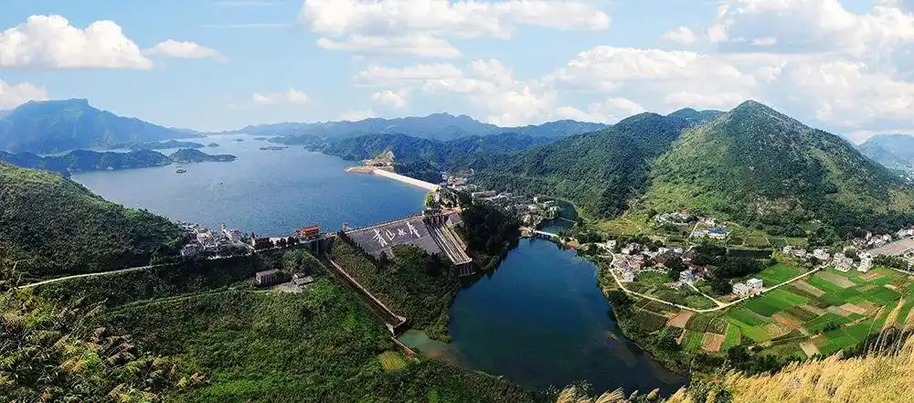 【崇阳美文】吴梅芳:青山出平湖(外一篇)