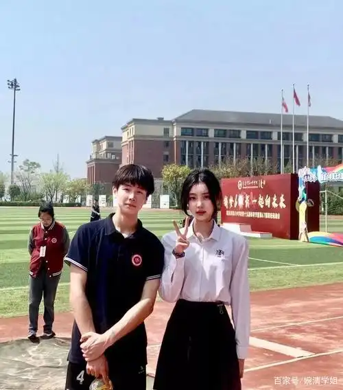 重庆八中美女校花走红不禁联想到王俊凯网友难道想当明星