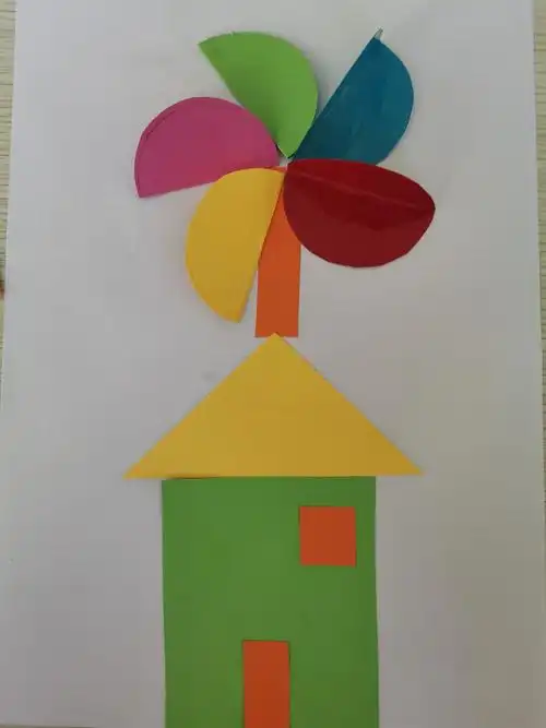 活动目标: 1.认识图形:圆形,三角形,长方形,正方形 2.