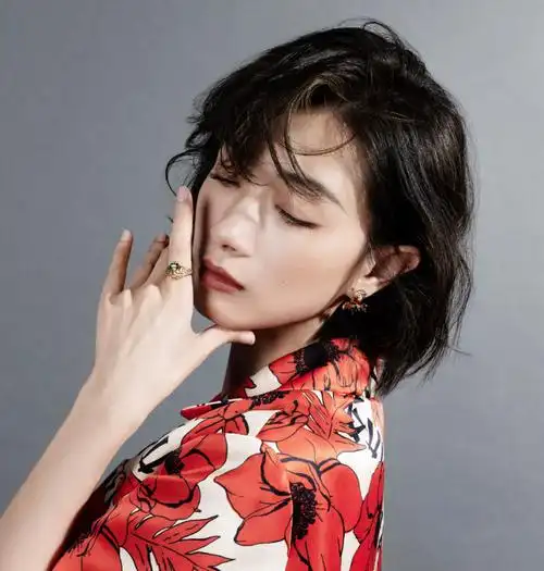 万茜回应点赞宁静黑评称是盗号 两人刚成团风波就开始