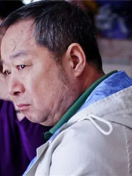 老王(张绍荣饰演)