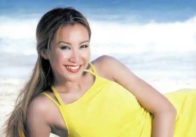 被爆出和年轻姑娘厮混,这样的狗血戏码,这个人就是歌坛"电臀天后"李玟