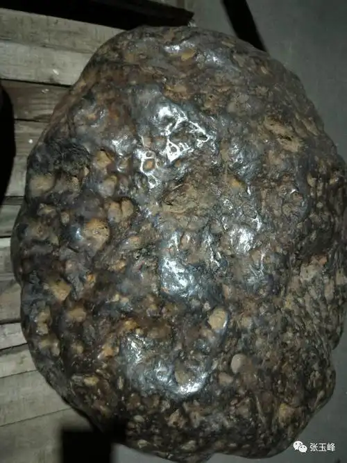 新疆著名陨石收藏家张玉峰先生——陨石收藏大观