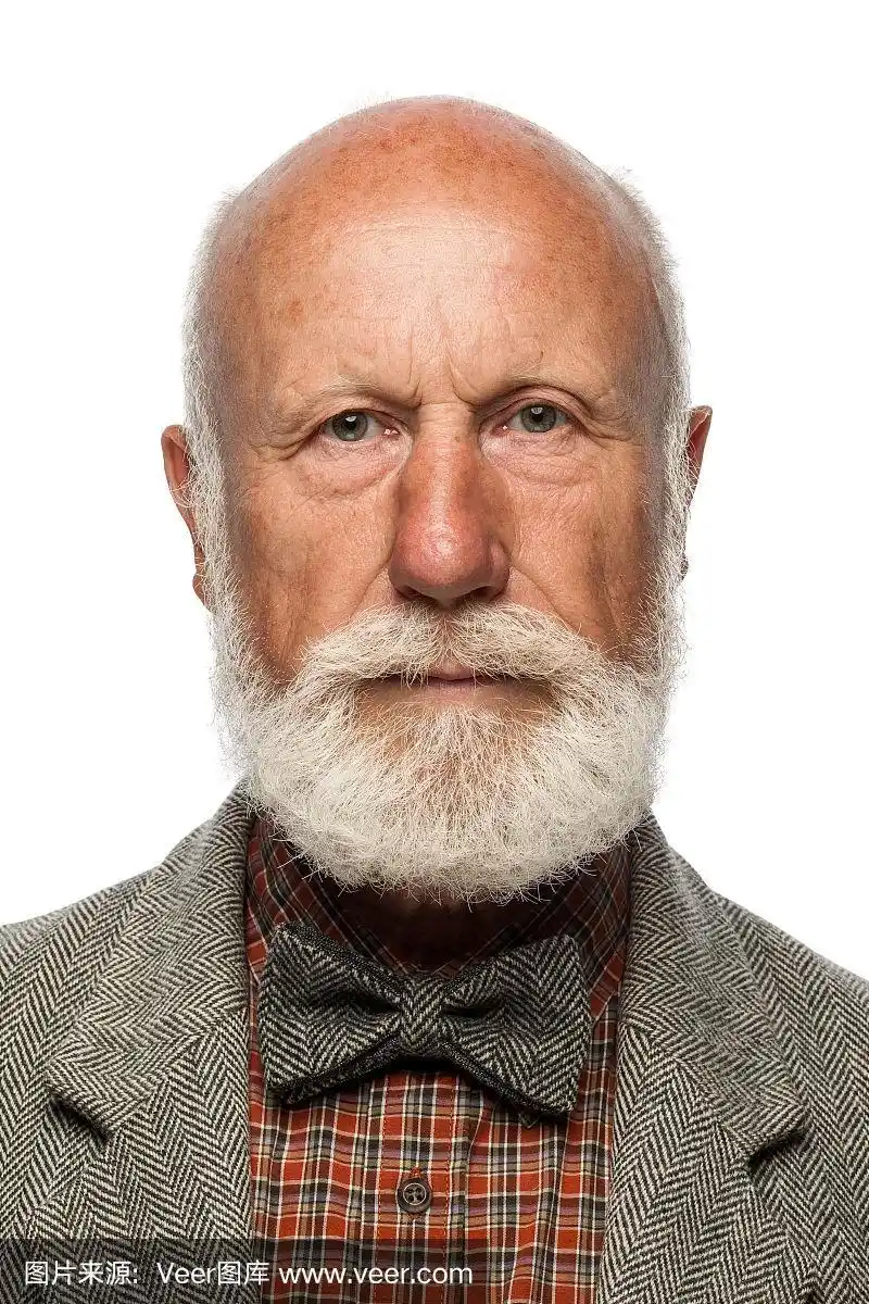 留着大胡子,面带微笑的老人