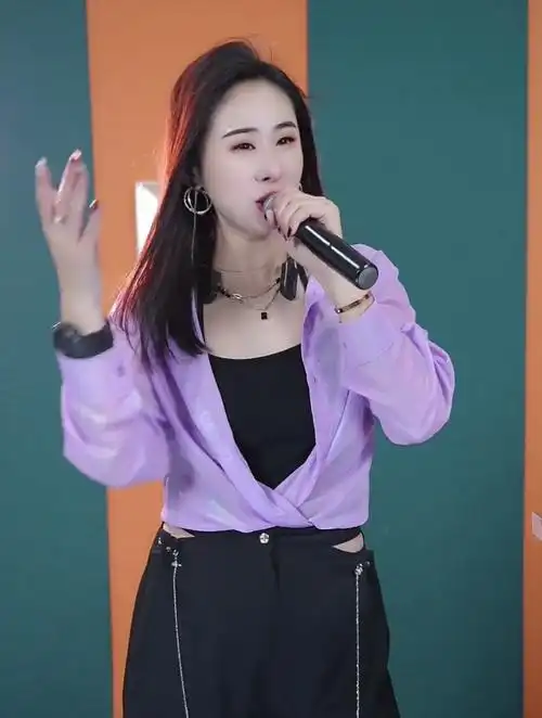 花姐《人生不过三杯酒》,醉完还有路要走,酸甜苦辣都在这一口-度小视