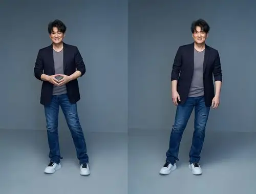 周华健妻子罕见露面年过花甲身穿素衣挂民族风项链和61岁穿帽衫老公像