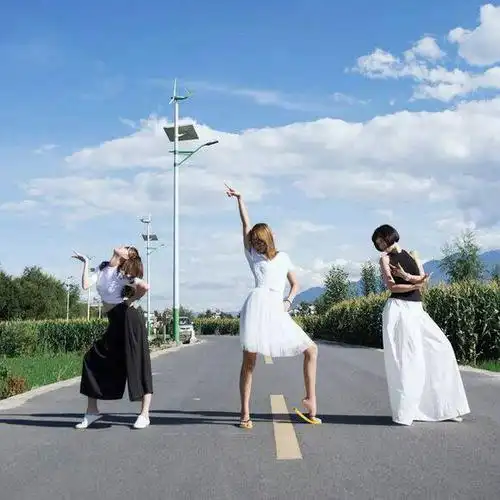 超火三人闺蜜头像背影_第1页