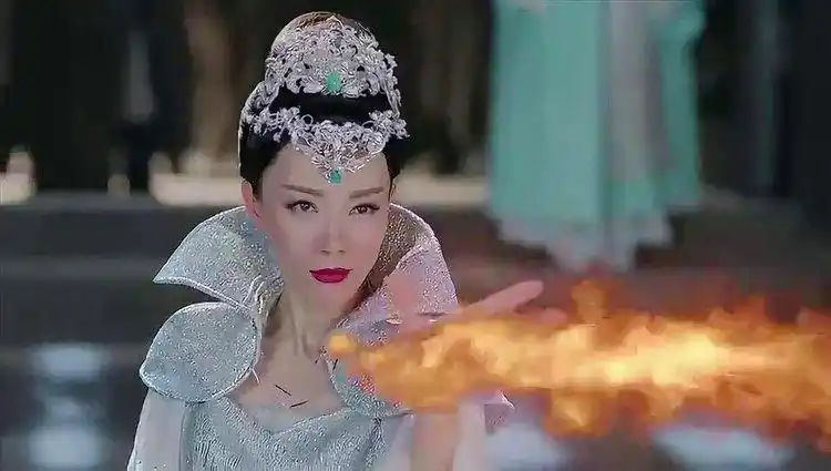 择天记:圣后得到长生的血液,脸色大变,没成想长生就是太子