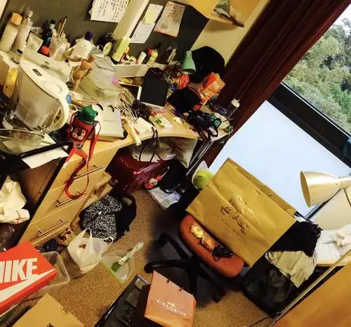 被某人房间的凌乱程度震惊到了