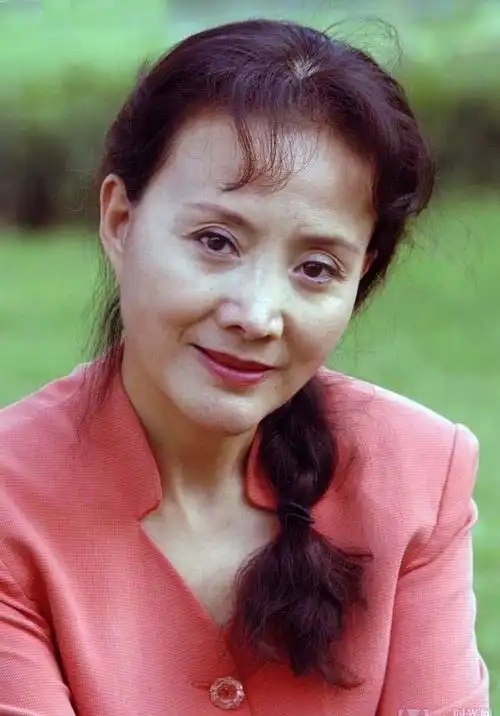 她80年代走红, 沉寂多年被遗忘, 如今靠人民的名义又火了