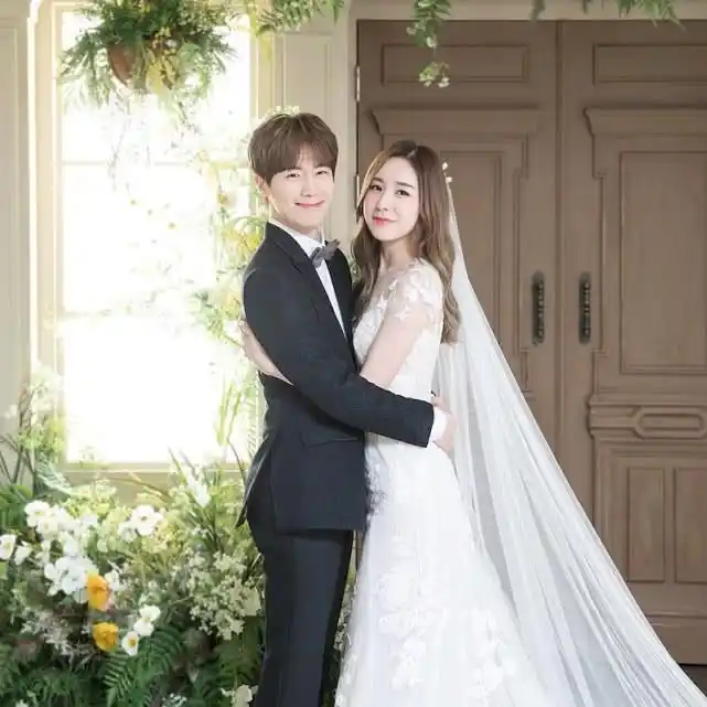 简美妍黄保罗婚礼现场首曝光,尹恩惠李姬珍沈恩珍献上新婚祝词