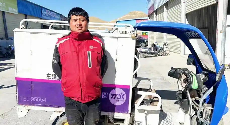 靠吸氧坚持下来的圆通小哥,干成了"珠峰最美快递员"