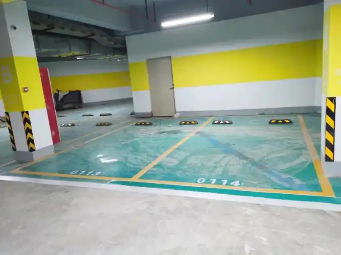 两个车位选哪个好一点呢