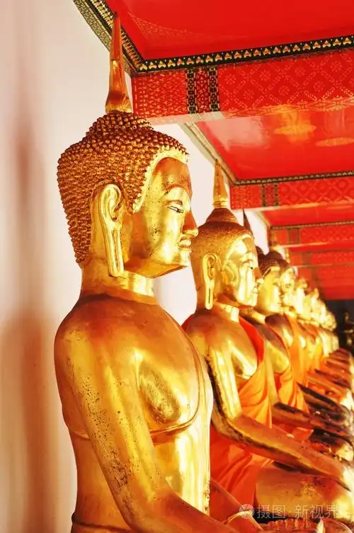 金泰国寺庙里的佛像