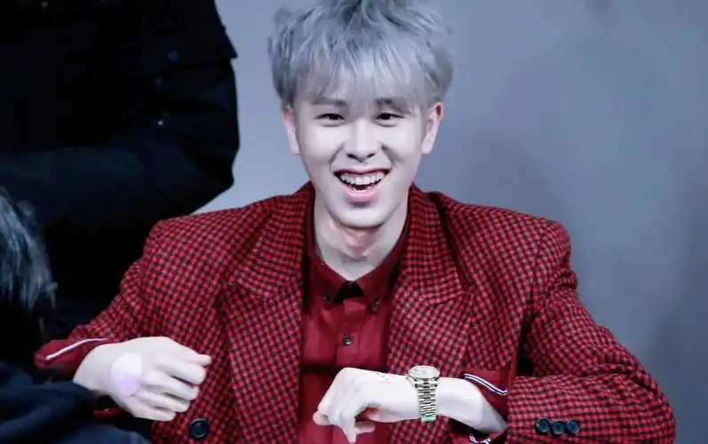 【p.o表志勋】【饭制】忙内的制服诱惑,每一帧都是索命元凶