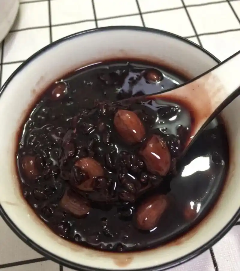 花生红枣黑米粥,滋阴养肾,养血生血 [挤眼][挤眼]食材95 黑米50g