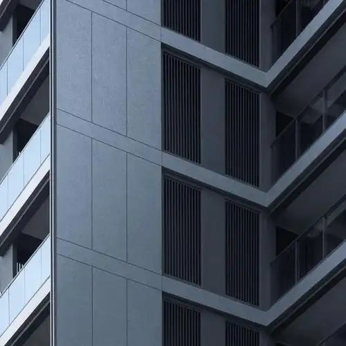 对细节完成和分缝控制多次推敲,在保证完成精细化建筑立面细节同时